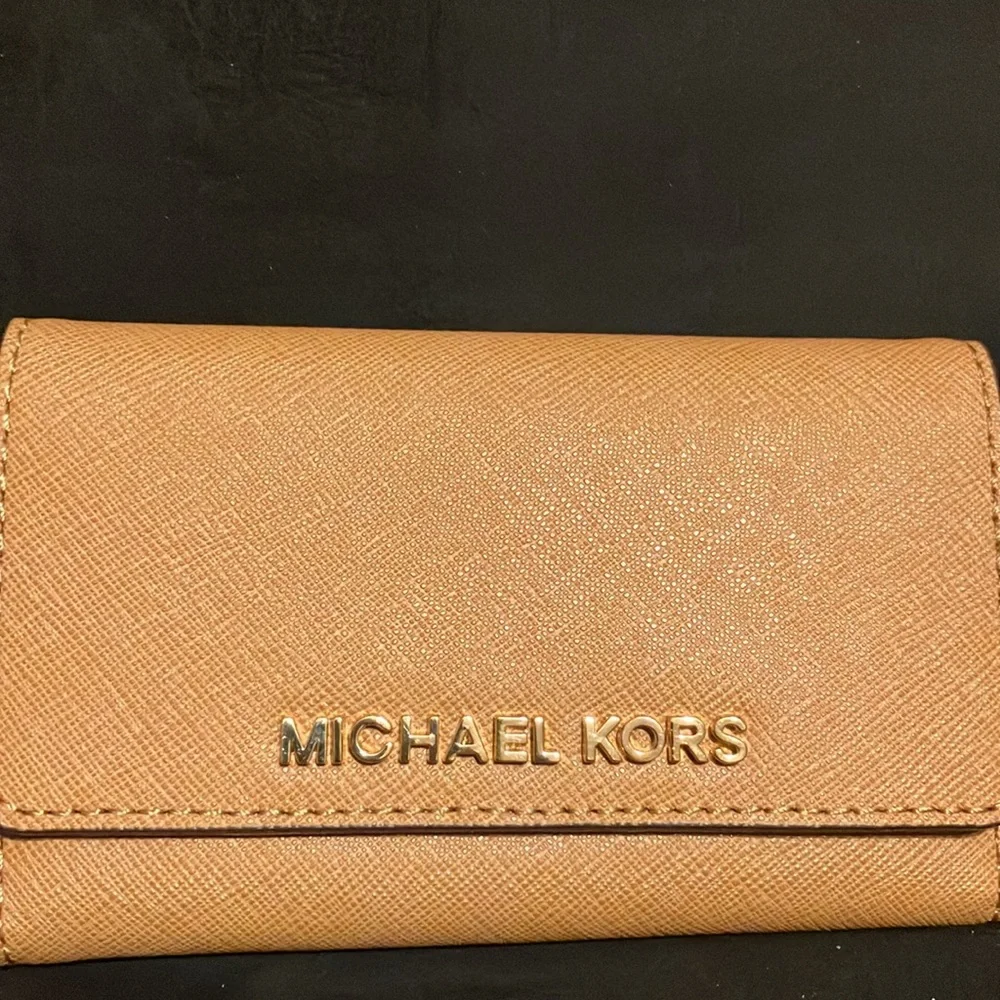 Michael Kors wristlet/phone case - Picture 3 of 17